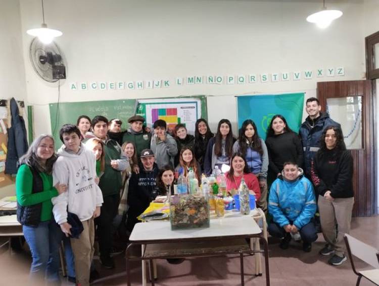 Seguimos con las charlas en las escuelas: visitamos la Escuela “El Relincho” y la Secundaria N° 1.   