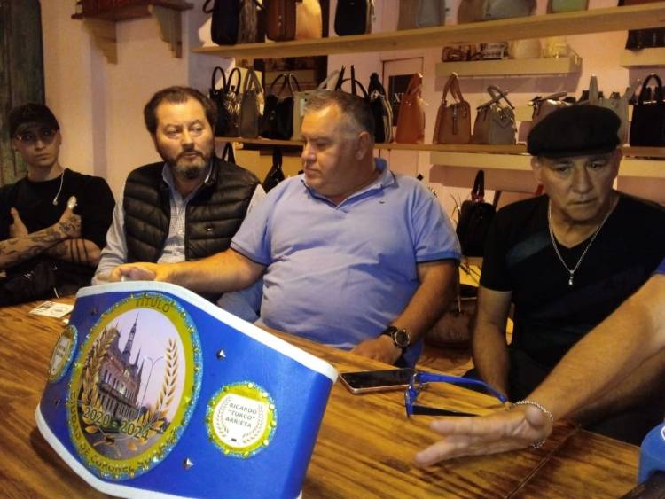 Conferencia de prensa del 3er Festival boxistico en El Club El Progreso de pueblo Santa María
