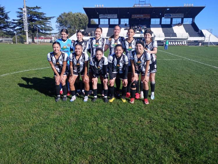 Fútbol femenino Blanco y Negro se quedó con el triunfo con Independiente Rivera