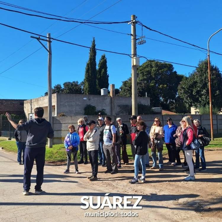 Multitudinaria caminata turística en Pueblo Santa María