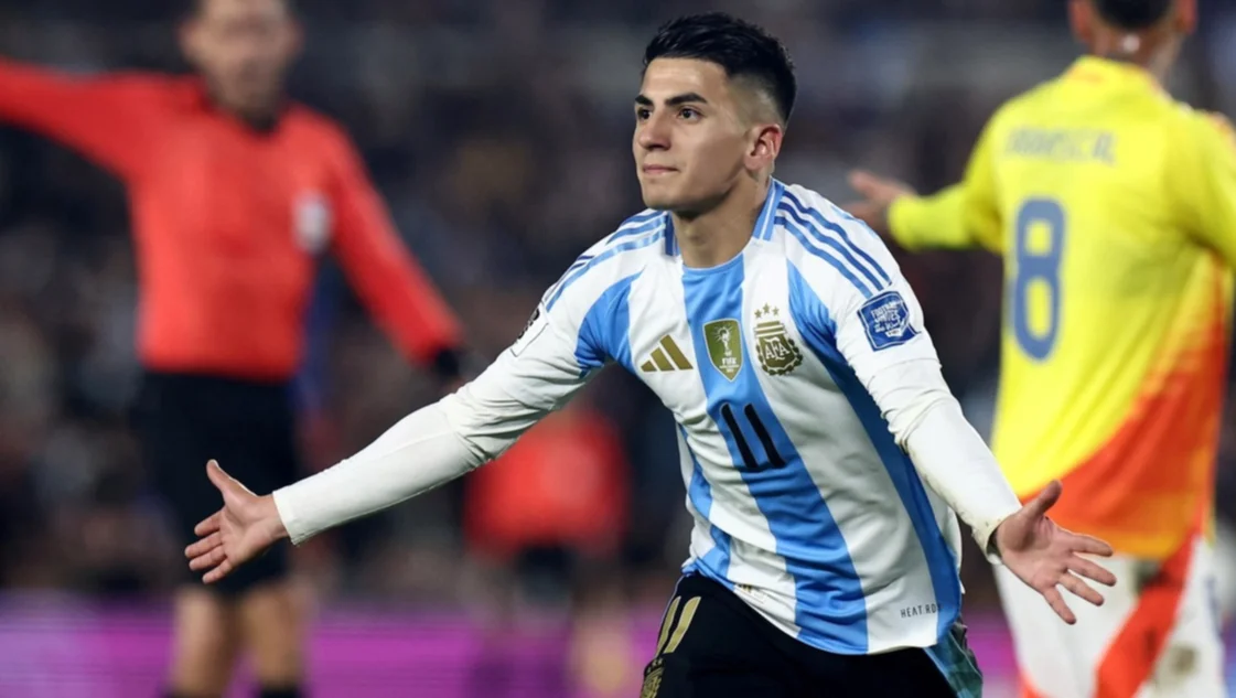 Con uno menos y aunque empezó perdiendo, Argentina empató 1-1 ante Colombia