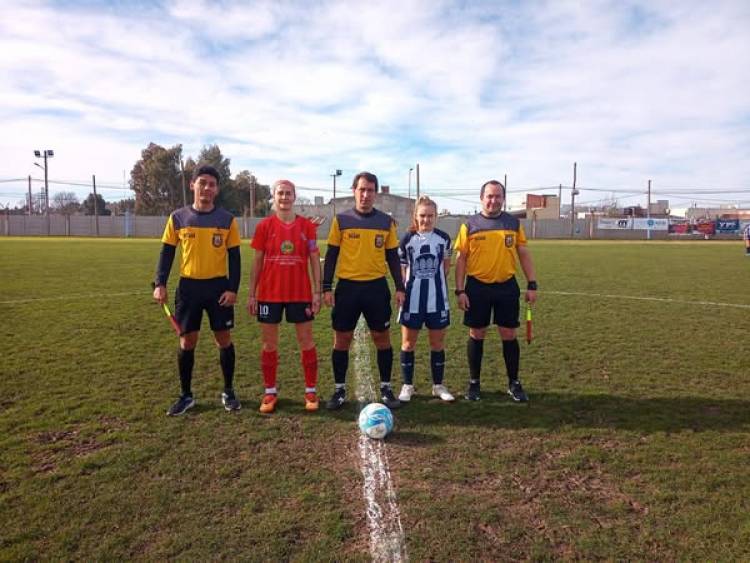 Fútbol femenino: Club Sarmiento y Empleados de Comercio son finalistas