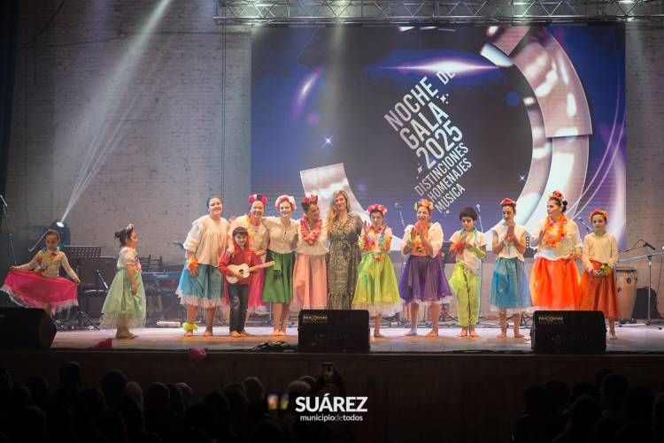 Los alumnos y docentes del CEPEAC N° 1 brillaron en una Noche de Gala inolvidable