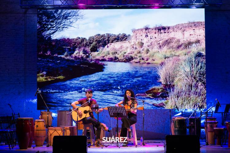 Los alumnos y docentes del CEPEAC N° 1 brillaron en una Noche de Gala inolvidable