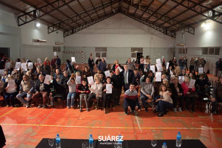 80 familias del distrito recibieron su escritura