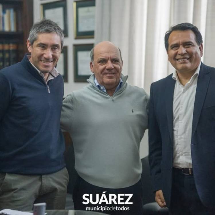 Moccero firmó el contrato para ampliar la red de agua en un sector de Santa Trinidad