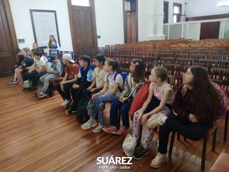 Continúan las visitas de instituciones educativas al Palacio Municipal