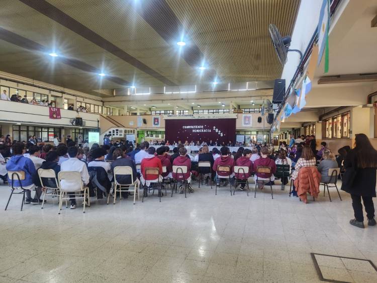 Centro de Estudiantes de la Secundaria N°4 organizó el debate político