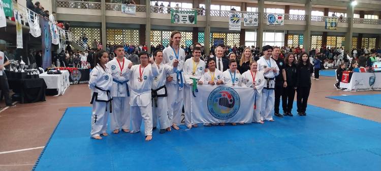 La escuela cinturón blanco de Coronel Suarez participó del 26 torneo metropolitano F.A.I.T