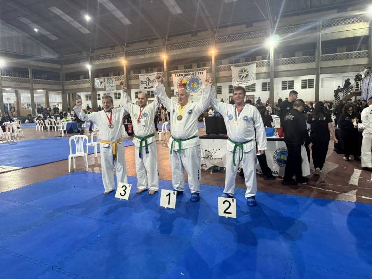 La escuela cinturón blanco de Coronel Suarez participó del 26 torneo metropolitano F.A.I.T