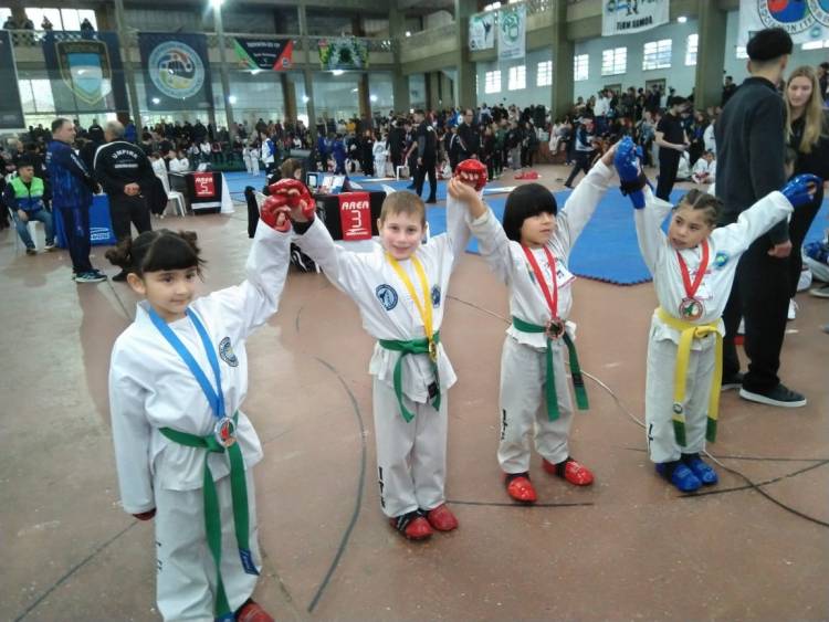 La escuela cinturón blanco de Coronel Suarez participó del 26 torneo metropolitano F.A.I.T