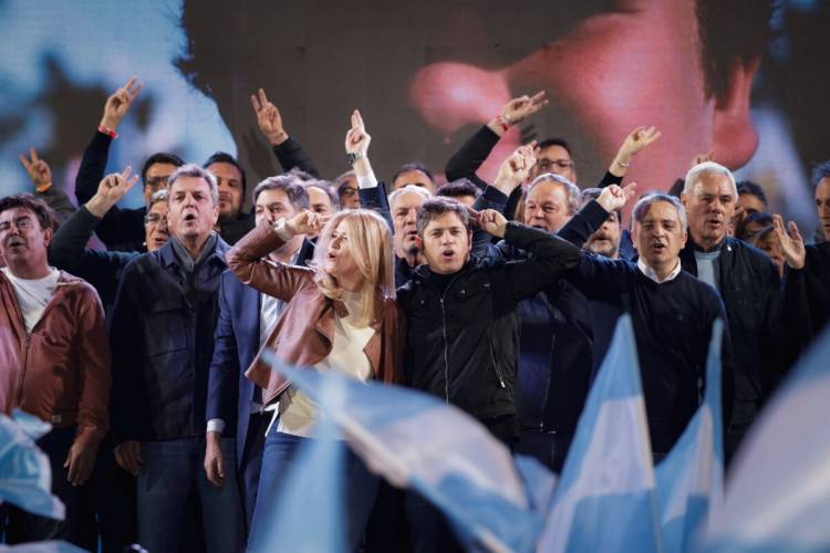 Kicillof destacó el amplio triunfo de Fuerza Patria y sostuvo: "Ganamos sin estafar a nadie"