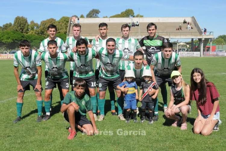 Atlético Huanguelén goleo a Deportivo Sarmiento y quiere asegurar su clasificación