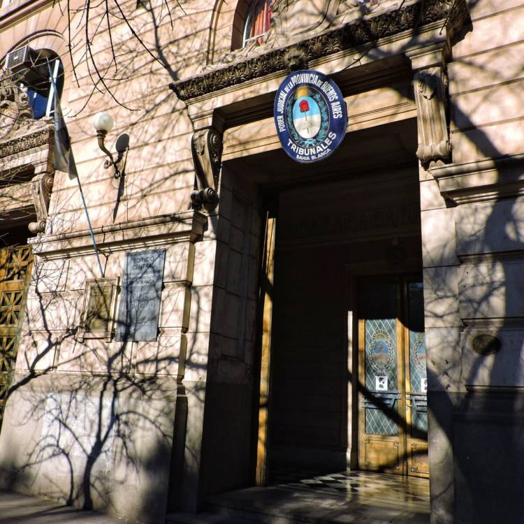 Condenan a un hombre a 16 años de prisión por abusar de la hija de su pareja