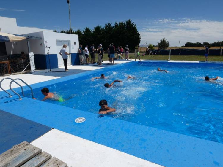 El Club El Progreso de pueblo Santa Maria inauguro la temporada de pileta 25/26