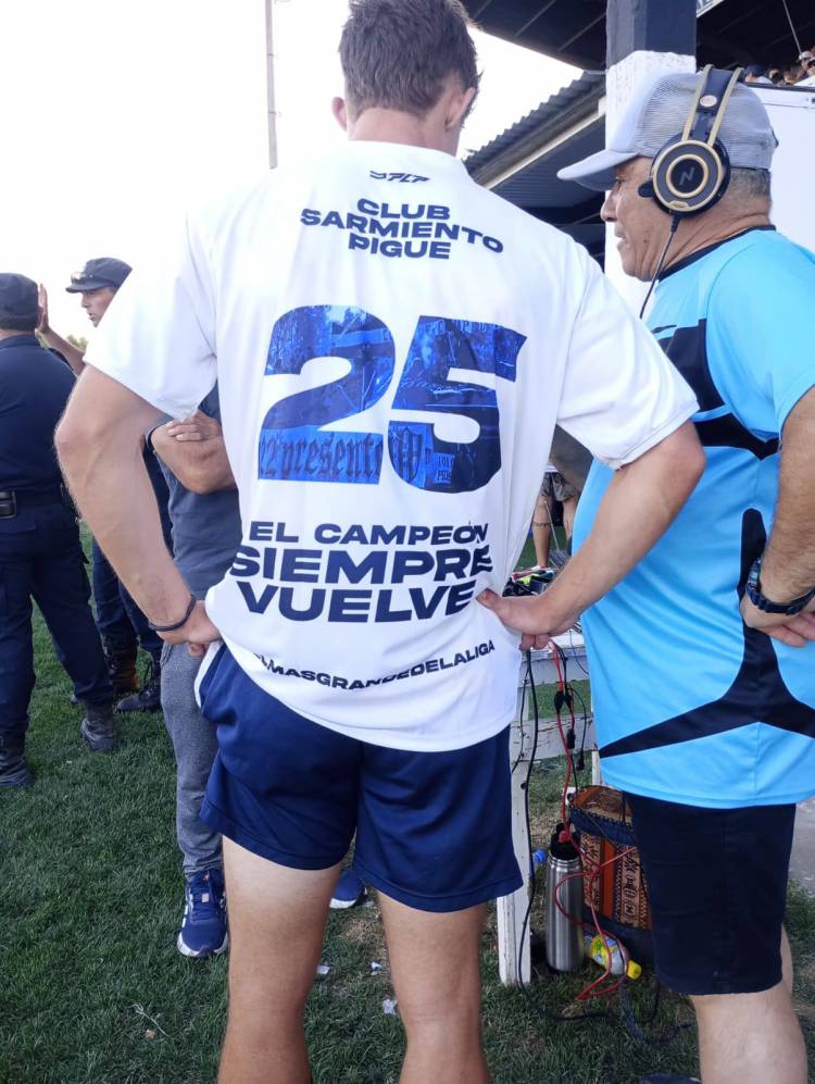 Sarmiento fue campeón de la Liga Regional de Futbol, logrando su titulo N25