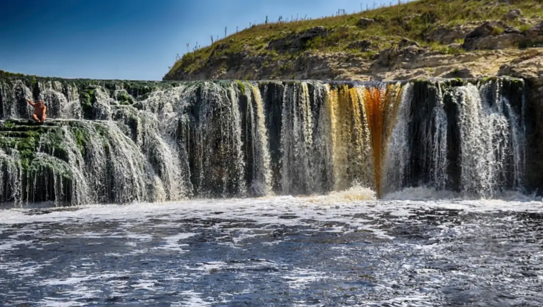 Hallan sin vida a un hombre que había caído en la cascada Cifuentes