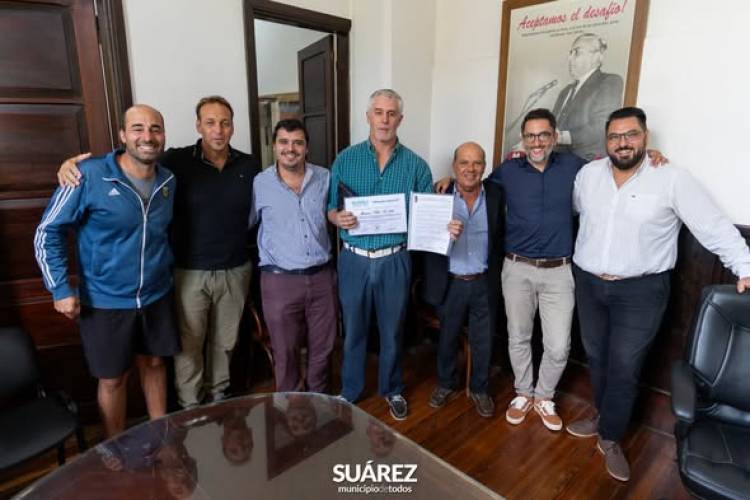 El intendente Ricardo Moccero distinguió al nadador suarense de aguas frías Mariano “Lalo” Le Lan