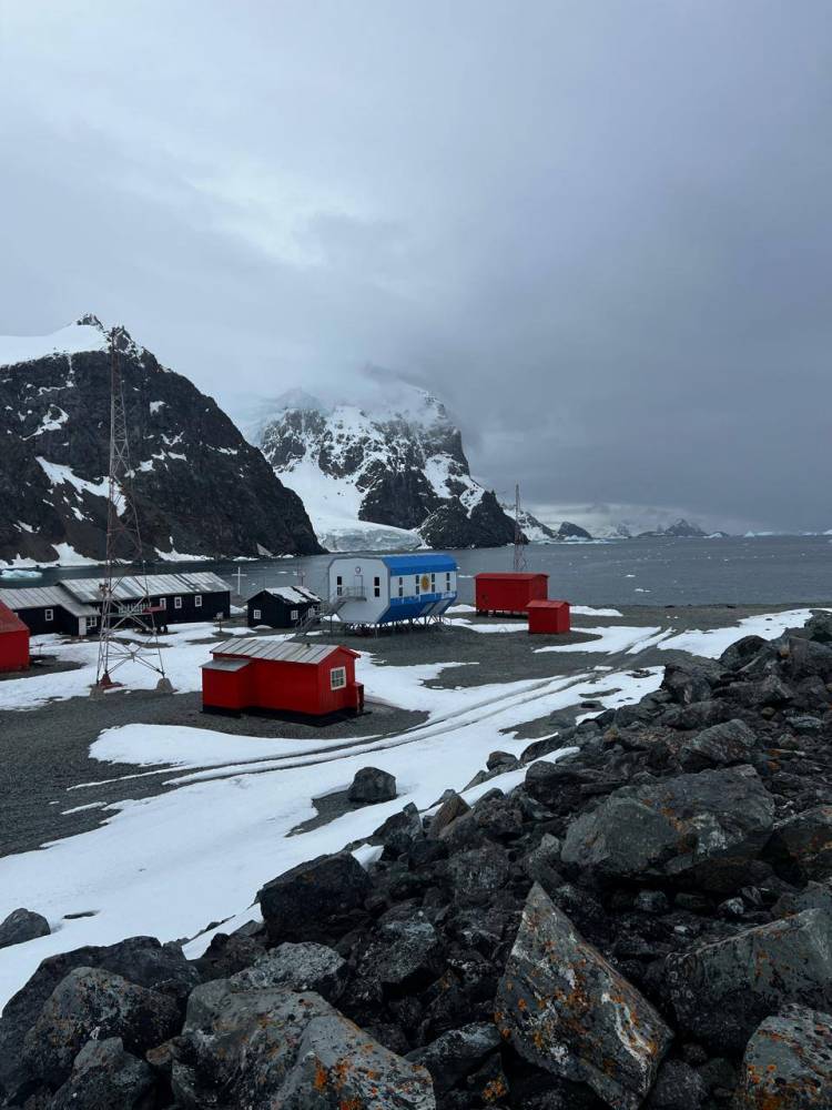 Rodrigo Lopez del SMN diálogo desde la Antártida con FM Suarense