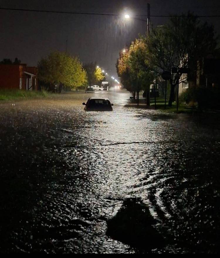 En el dia de ayer, cayeron entre 90 y 100mm en menos de una hora en Coronel Suárez