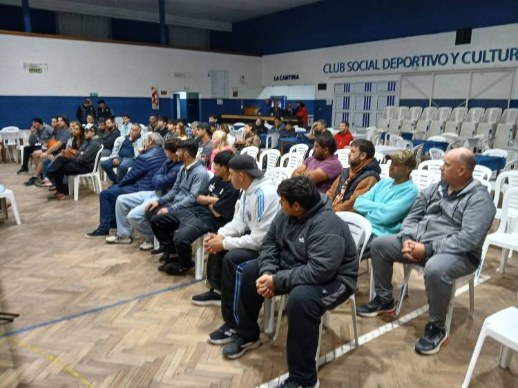 Clínica de Boxeo con el arbitro de la FAB Daniel Dotti, en el "Club El Progreso" de pueblo Santa Maria