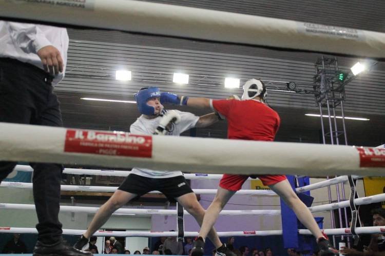 El Boxeo dijo presente, con el Polideportivo de club "El Progreso" colmado