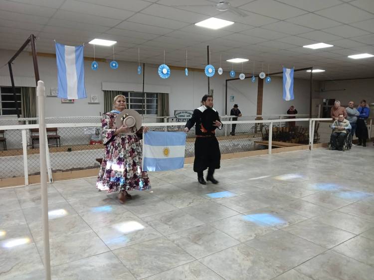 El quincho del Hogar de Ancianos a pleno con la peña y baile
