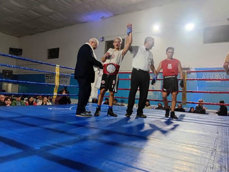 Gran Festival boxistico organizado por BUNDINI BOXING en el Club Alem de Coronel Pringles