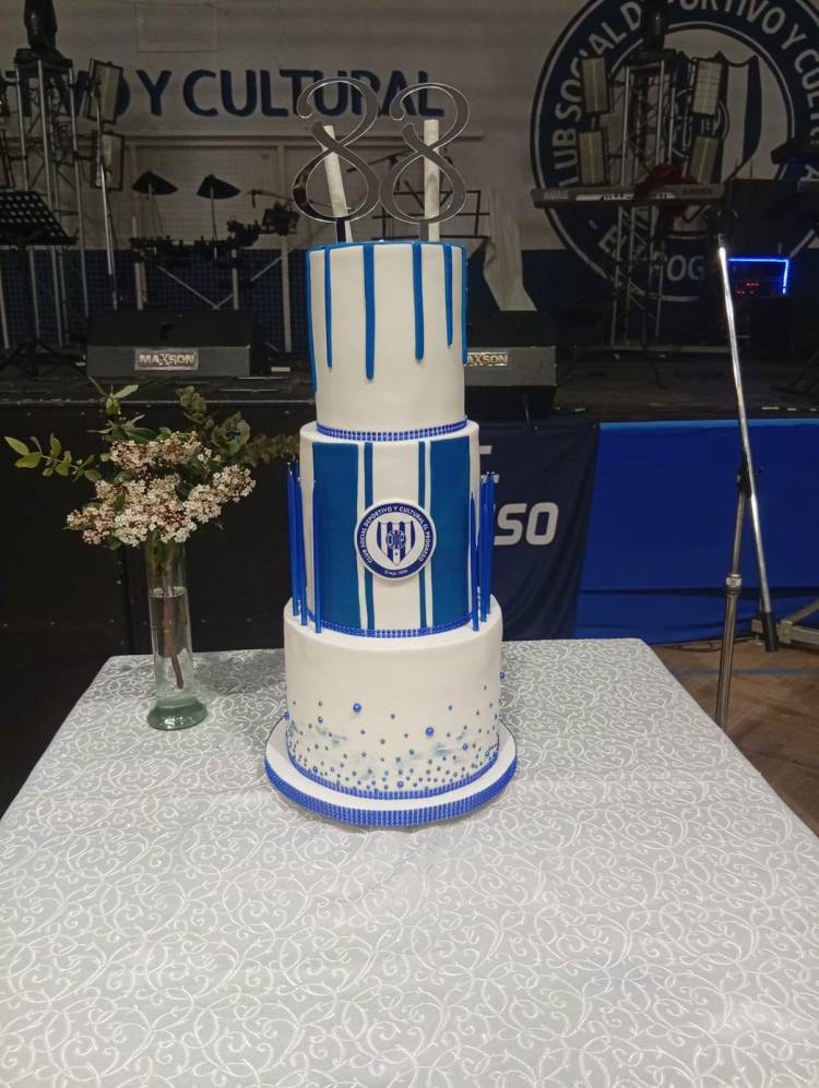 El Progreso de pueblo Santa Maria celebró 88 años de historia con el Polideportivo colmado