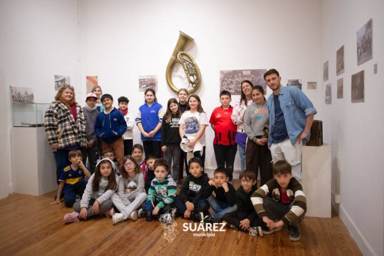 Estudiantes recorrieron la historia musical de Coronel Suárez en el Museo