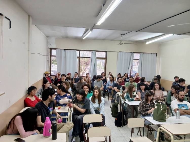 Disertación del Antropologo del Conicet Rafael Curtoni en el Instituto de Formación y Técnica N°160