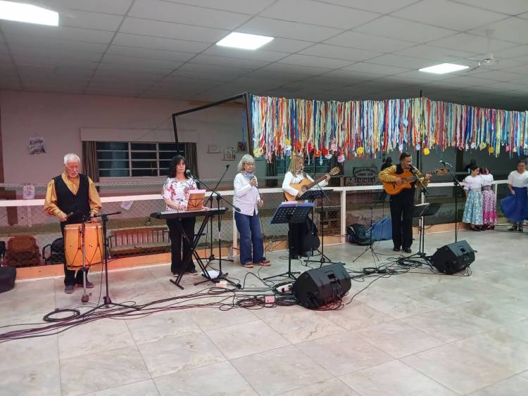 El festival folclórico del Hogar de Ancianos Domingo Goñi fue un éxito