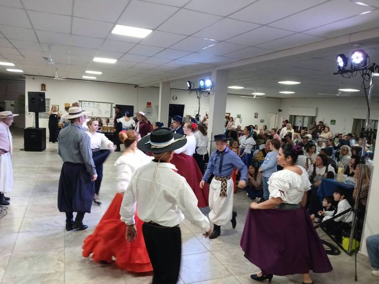 El festival folclórico del Hogar de Ancianos Domingo Goñi fue un éxito