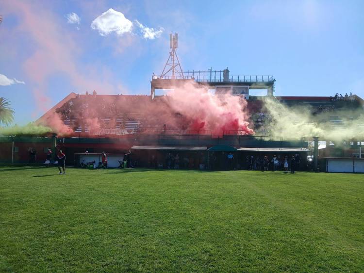 Blanco y Negro e Independiente ganaron los Clásicos