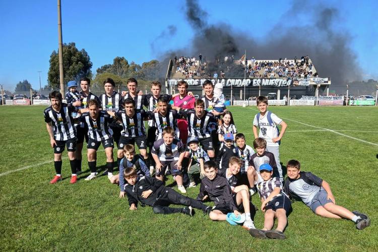 Blanco y Negro e Independiente ganaron los Clásicos