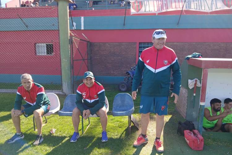 Blanco y Negro e Independiente ganaron los Clásicos