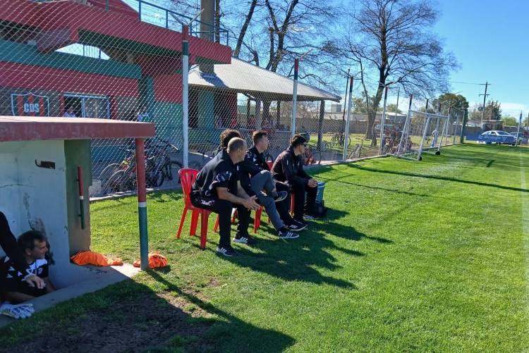 Blanco y Negro e Independiente ganaron los Clásicos