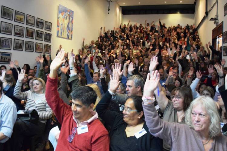 EL CONGRESO DE LA FEB DEFINIÓ 48 HORAS DE PARO EN RECHAZO A LA ÚLTIMA PROPUESTA SALARIAL