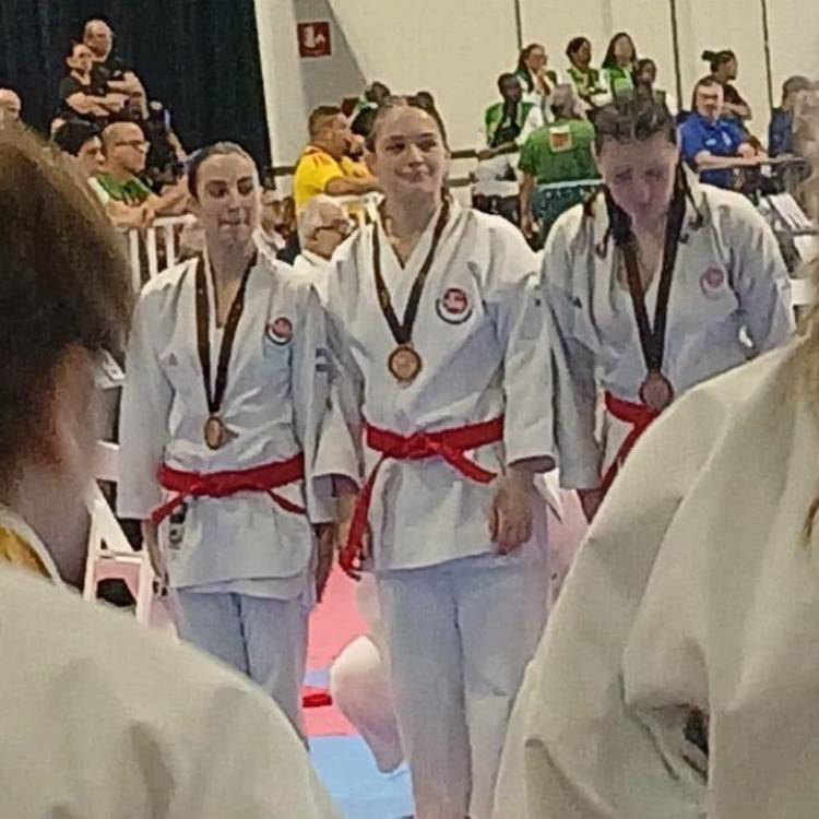 Nueve medallas para Coronel Suárez en la 5ª Copa Mundial de la Federación Internacional de Karate 